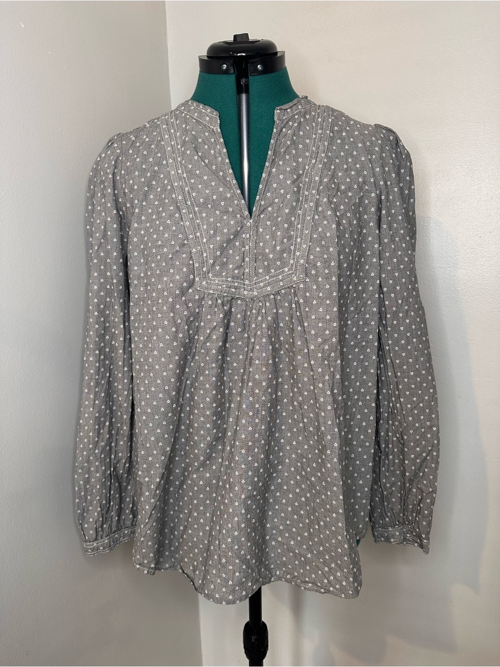 LOFT Gray Flower Dot Print Pintuck Peasant Blouse large